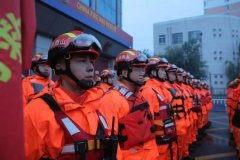 河南加油！郑州挺住！